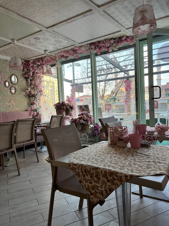 Le Nana Cafe