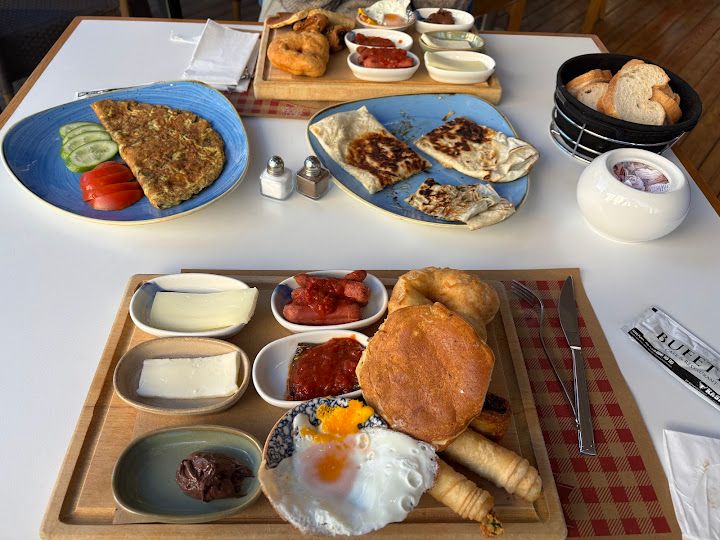 Lokanta Mavi Zeytin