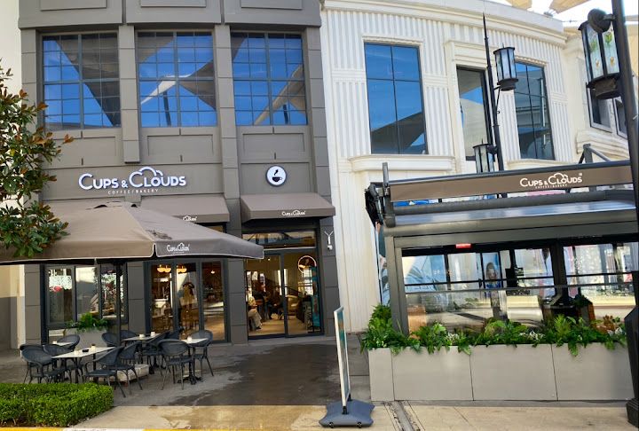 Cups & Clouds Coffee Vialand Avm