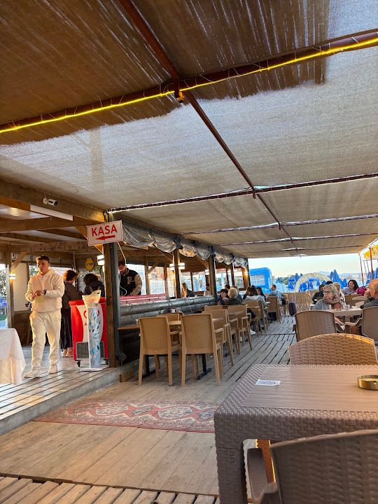 Raya Beach & Cafe