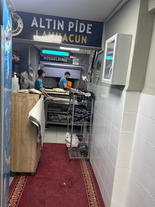 Altın Pide Birecikli Uğur Usta