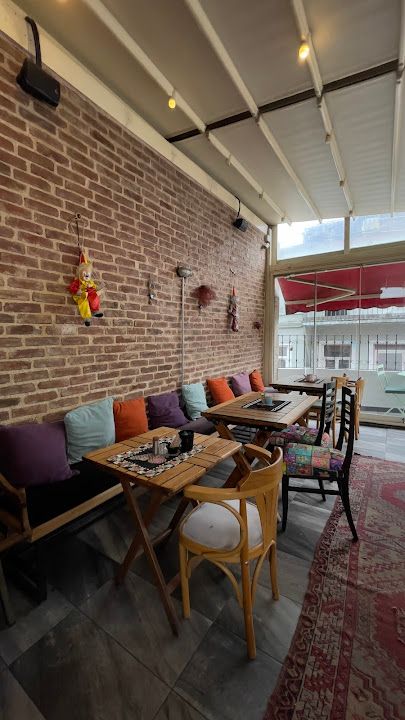 Fanaraki Rooms & Cafe