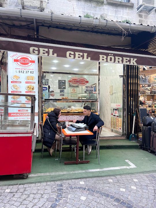 Tarihi Gel Gel Börekçisi