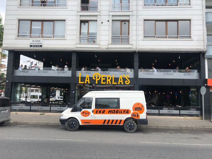 LA PERLA’S CAFE RESTAURANT
