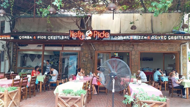 Nefis Pide 1982 Salonu