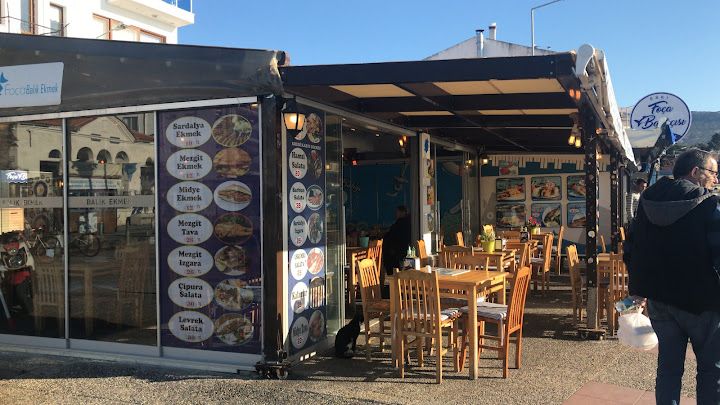Deniz kafe balık ekmek