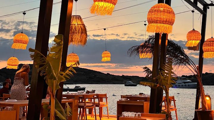 Marsilya Meyhanesi Fil İn Beach