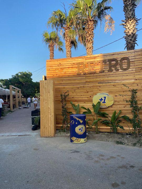Retro beach pub foça