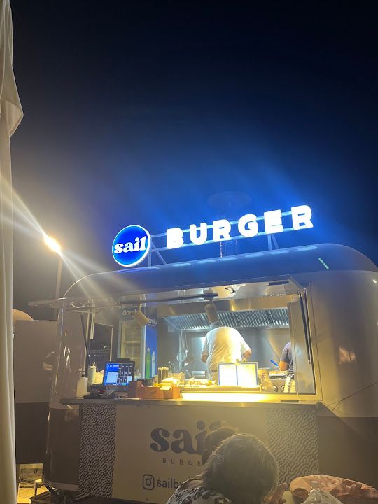 Sail burger foça
