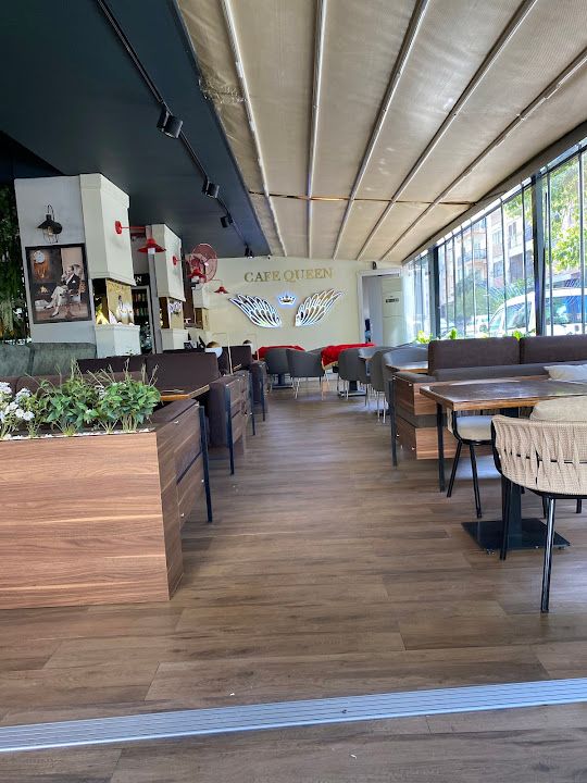 Cafe Queen House
