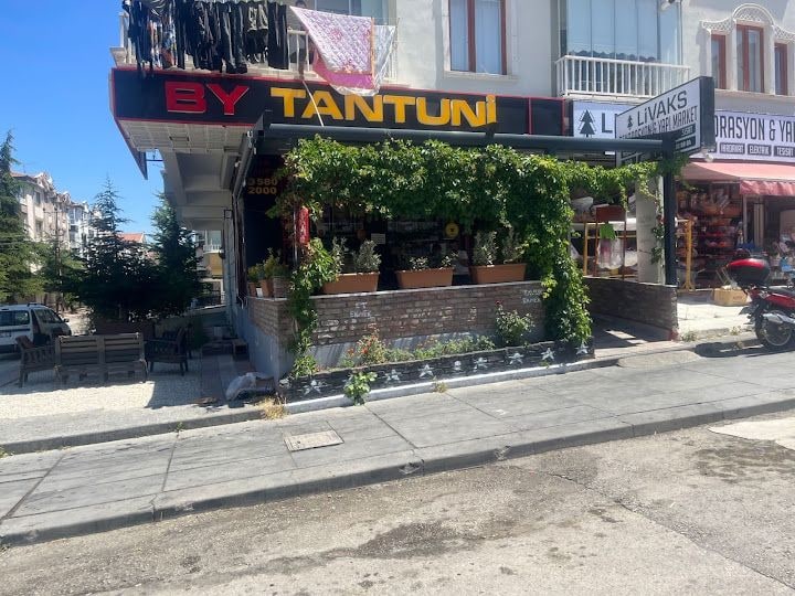 1 By Tantuni Atapark