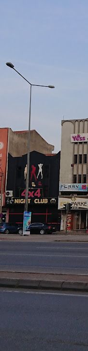 4x4 night club
