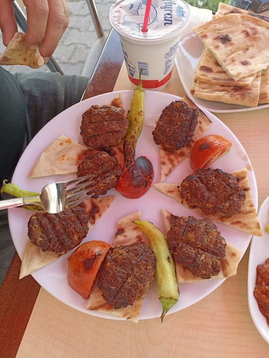 Adem Baba Pide Lahmacun Salonu