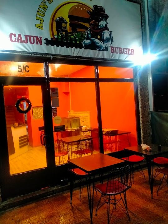 AJUN'S CHICKEN CAJUN BURGER YILDIZEVLER