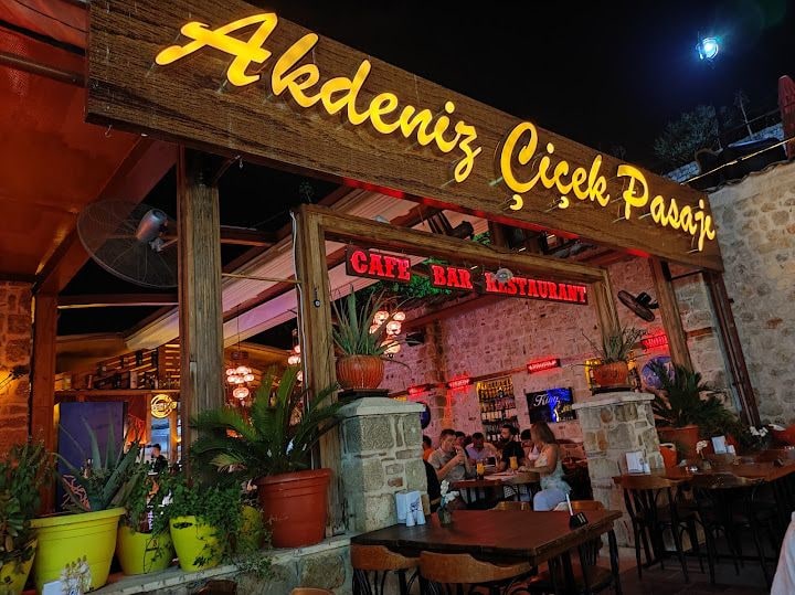 Akdeniz Çiçek Pasajı