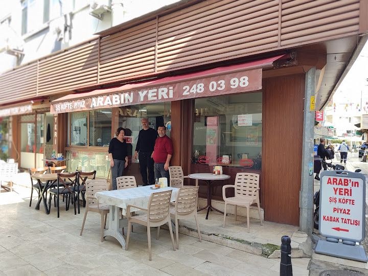 Arabın Yeri "şiş Köfte Ve Piyaz"