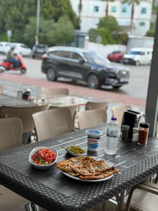 Asıl Akçalar Etli Pide