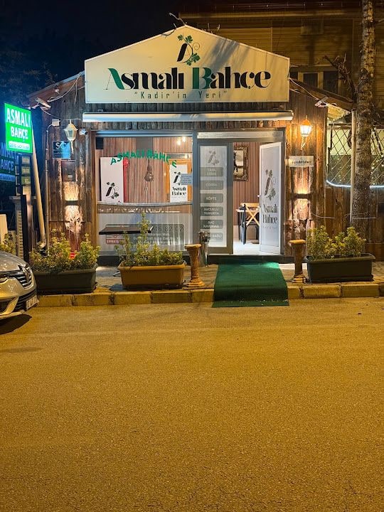 Asmalı Bahçe Yaprak Ciger Köfte Sucuk