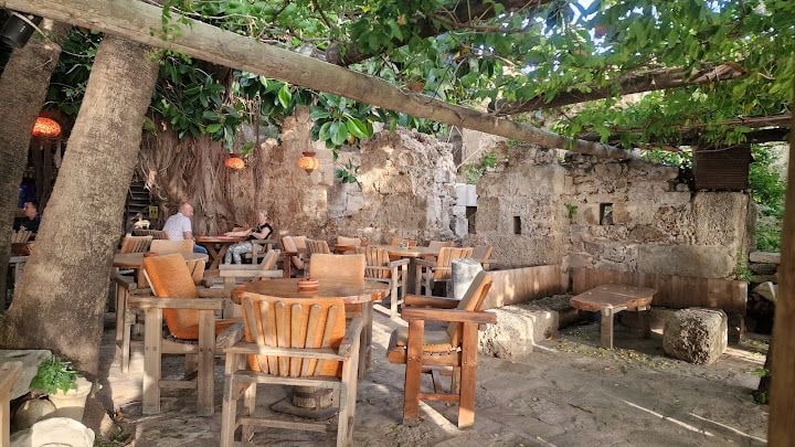 Atlantis Bar& Restoran