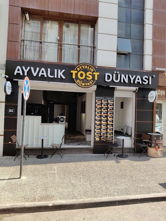 Ayvalık Tost Dünyası ( Doğu Gazi )
