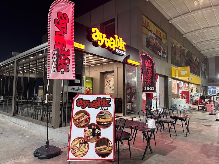 Ayvalık Tost Sütçüler