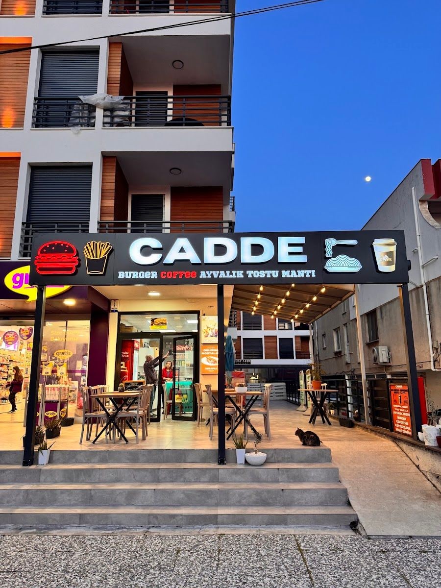 Ayvalık Tostu burada - Cadde Cafe & Restoran