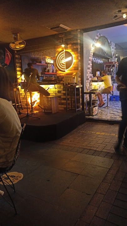 Back Street Pub