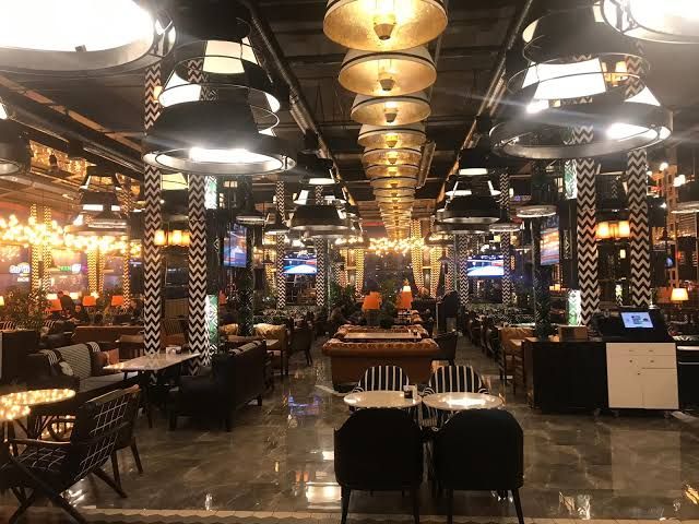 Balkon Cafe Van