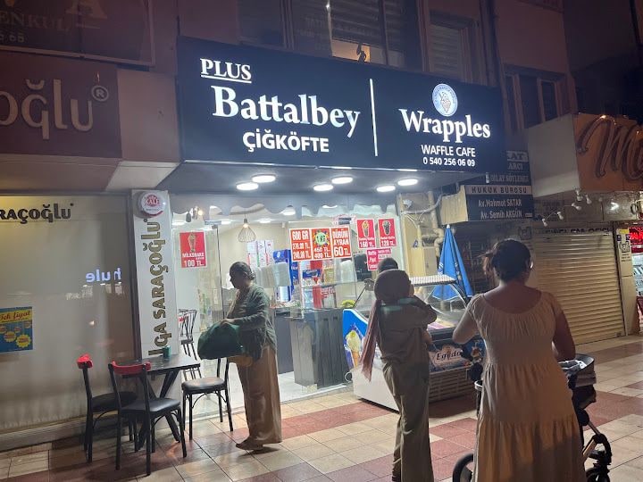 Battalbey Çiğköfte Plus & Wrapples Waffle