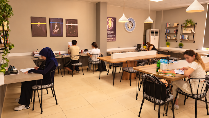 Baykuş Kütüphane Kafe