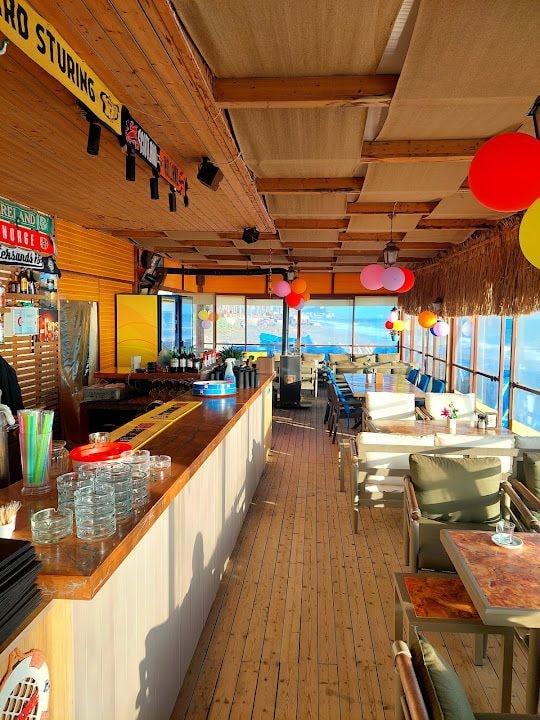 Beach 65 bar