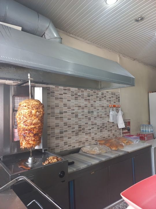 Berk Cafe & Döner Salonu