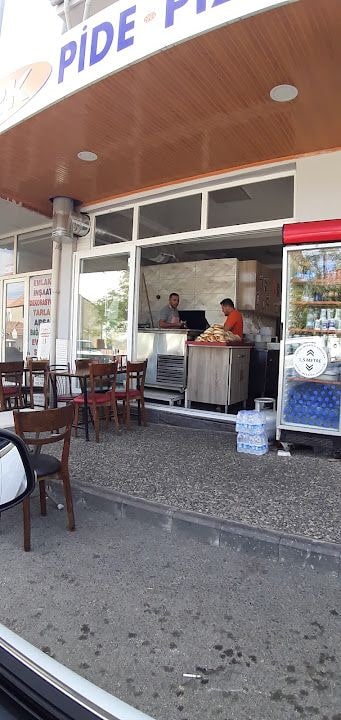 Berk Pide Pizza Döner yemek salonu