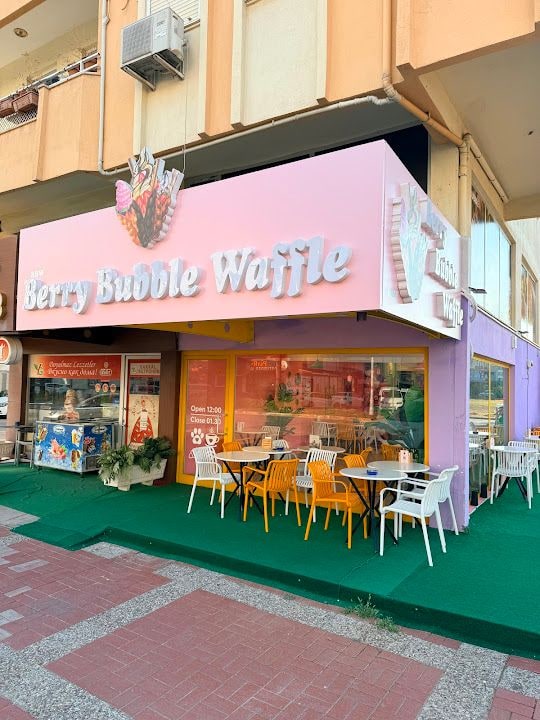 Berry Bubble Waffle & Kruvasan