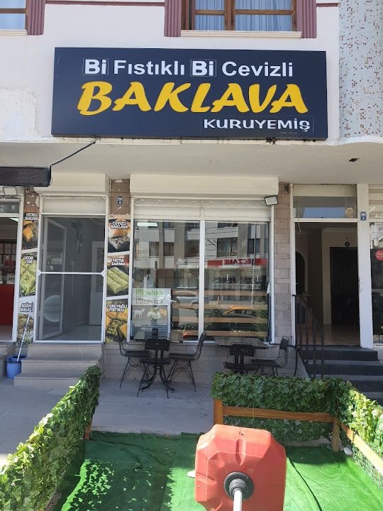 Bi Fıstıklı Bi Cevizli Baklava Ve Kuruyemiş