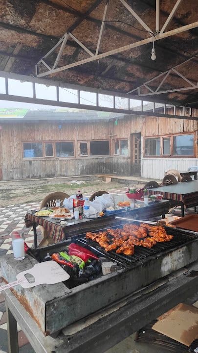 Bi Rezerve Restaurant Kır Bahçesi