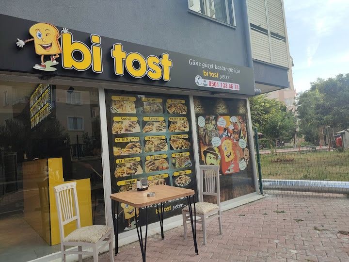 Bi Tost Lara