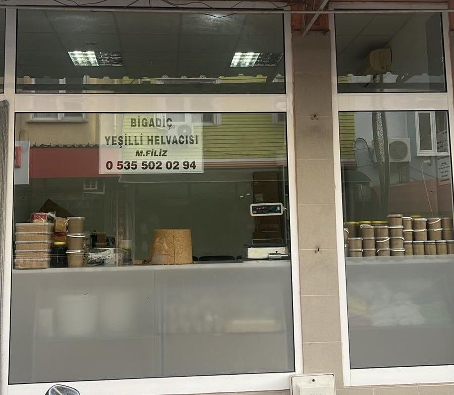 Bigadiç Yeşilli Helvacısı