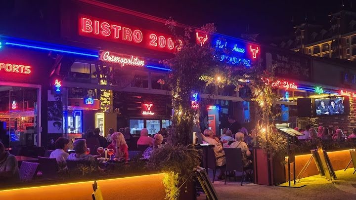 Bistro 2000 Steak House & Sports Bar Kumköy Side