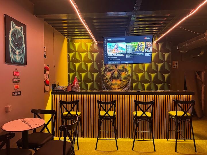 Black hookah lounge & Karaoke Bar