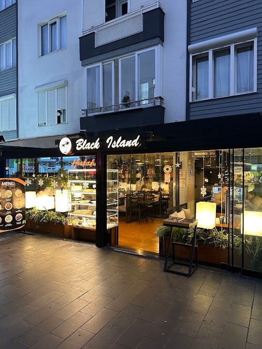 Black Island Cafe Restaurant