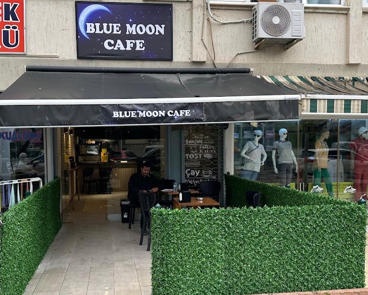 BLUE MOON CAFE