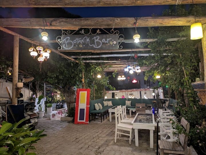 Botanik Garden Bar