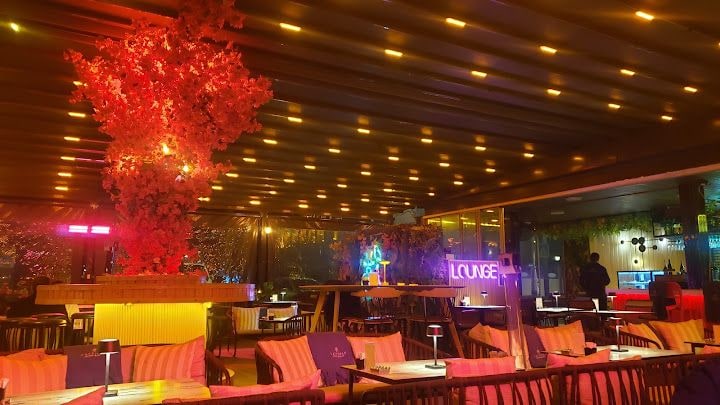 Cafe Belle Bistro & Beach