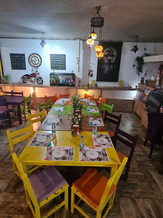 Cafe De Mola