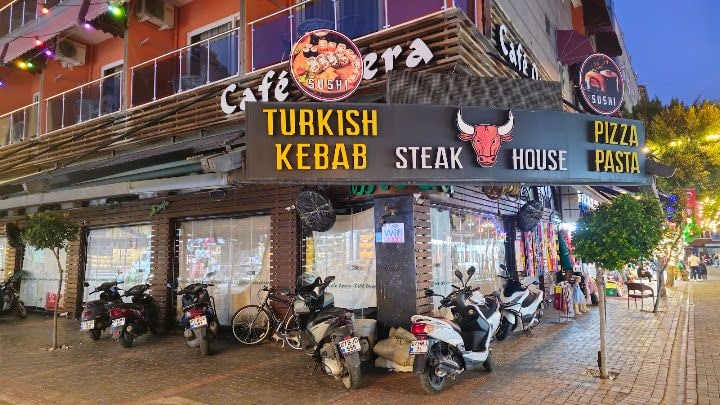 Cafe Opera Puan Restorant