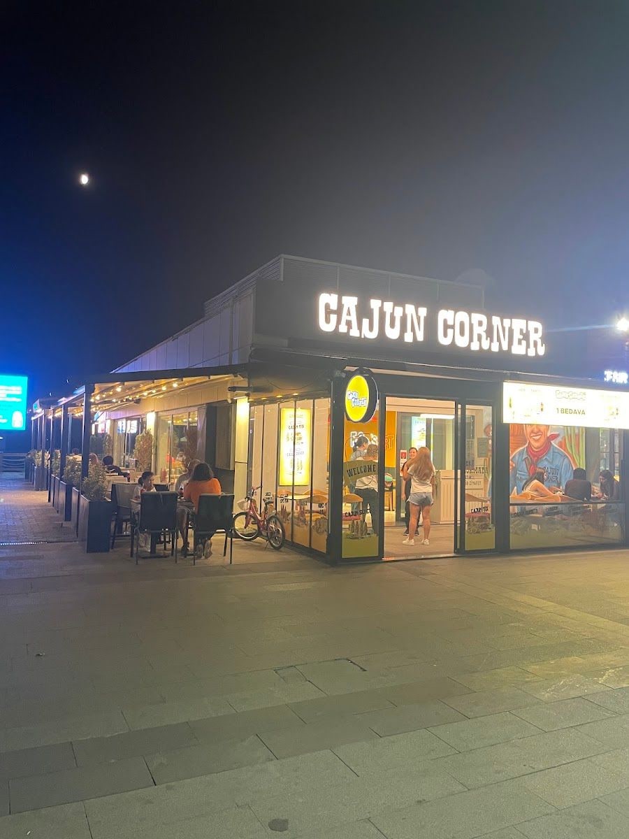 Cajun Corner Balıkesir Avlu