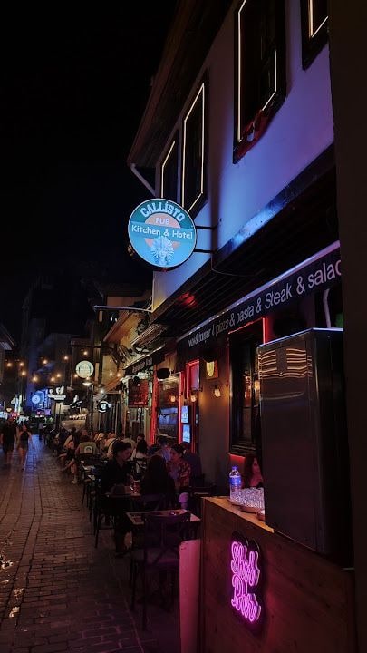 Callisto Pub & Kitchen & Hotel
