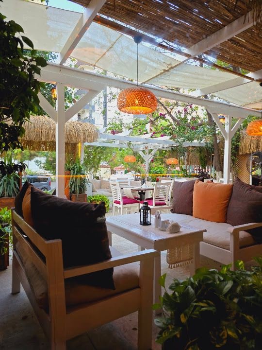 Canape Cafe & Bistro