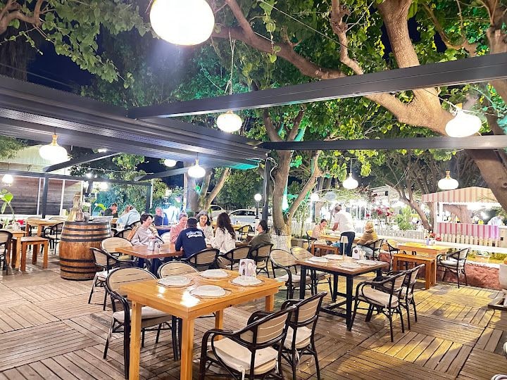 Cemils Restaurant Bistro Cafe